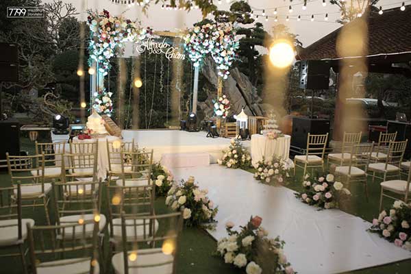 không gian tổ chức tiệc cưới đẹp tiết kiệm