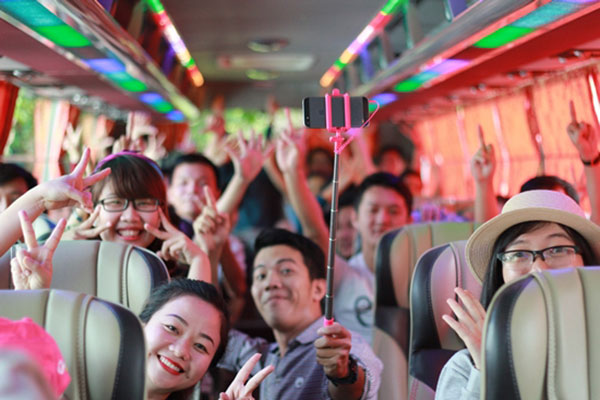 Trò chơi hoạt náo trên xe siêu vui cho sinh viên